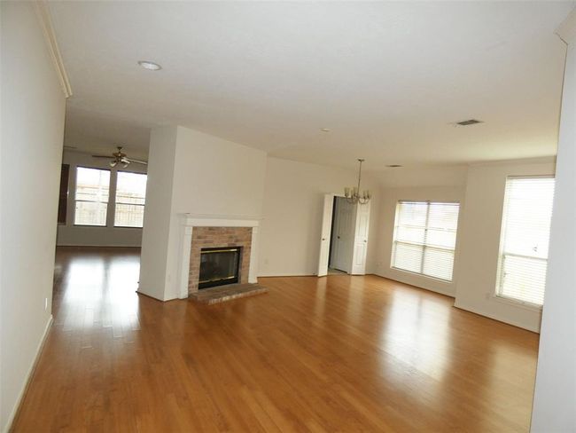 3015 Davey Oaks Dr, House other with 4 bedrooms, 2 bathrooms and 2 parking in Pearland TX | Image 6