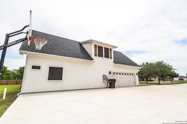 177 E Short Meadow Dr, House other with 4 bedrooms, 4 bathrooms and null parking in Lytle TX | Image 45
