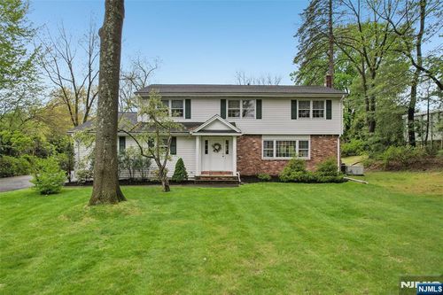 411 Wyckoff Ave, Wyckoff, NJ, 07481-1844 | Card Image