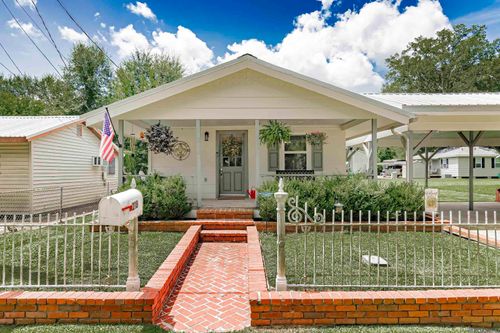218 Leslie St, Denham Springs, LA, 70726-2810 | Card Image