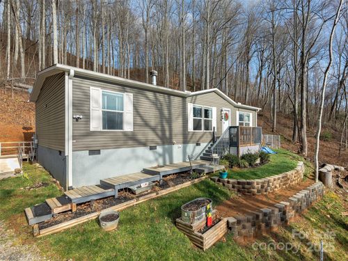424 Arrington Acres Dr, Waynesville, NC, 28786-0179 | Card Image