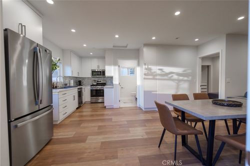 11012 Quill Ave, Sunland, CA, 91040-2325 | Card Image