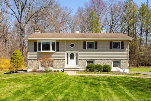 41 Julie Dr, East Fishkill, NY, 12533-5013 | Card Image