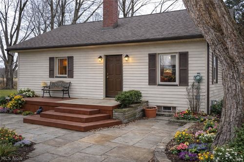 27397 Cook Rd, Olmsted Twp, OH, 44138-1060 | Card Image