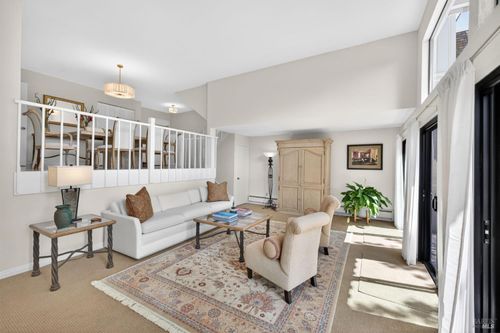 37 Greenside Way, San Rafael, CA, 94901 | Card Image