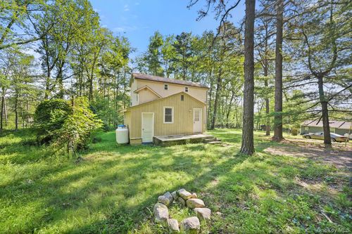 14 Larson Ln, Pine Bush, NY, 12566-7230 | Card Image