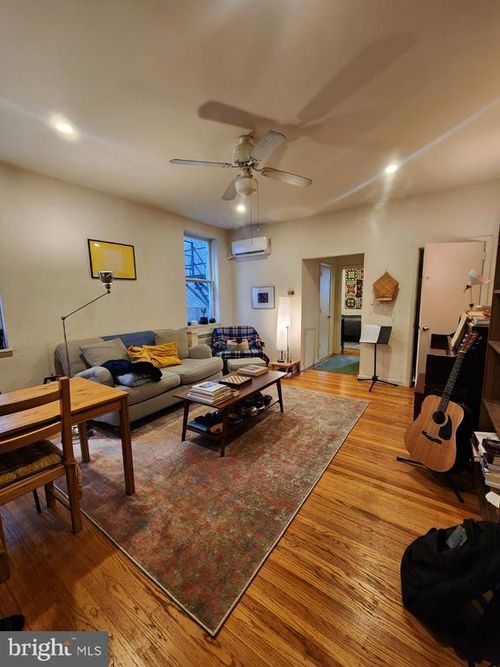 5-322 S 11th St, PHILADELPHIA, PA, 19107-6055 | Card Image