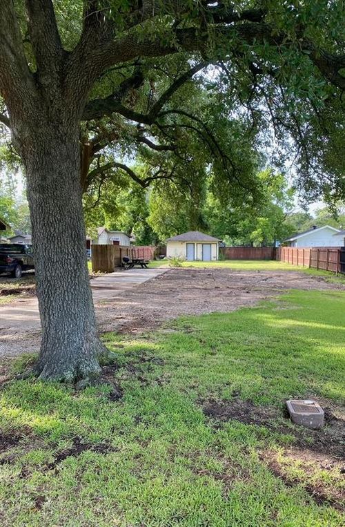 2214 Armstrong Ave, Port Neches, TX, 77651-3821 | Card Image
