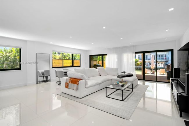 830 Raymond St, Townhouse with 3 bedrooms, 3 bathrooms and null parking in Miami Beach FL | Image 5