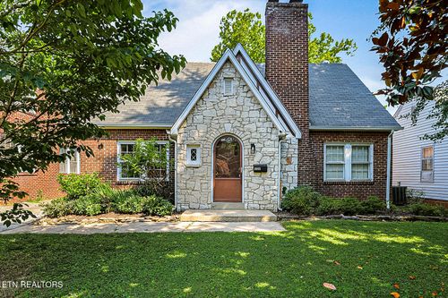 2045 Emoriland Blvd, Knoxville, TN, 37917-2226 | Card Image