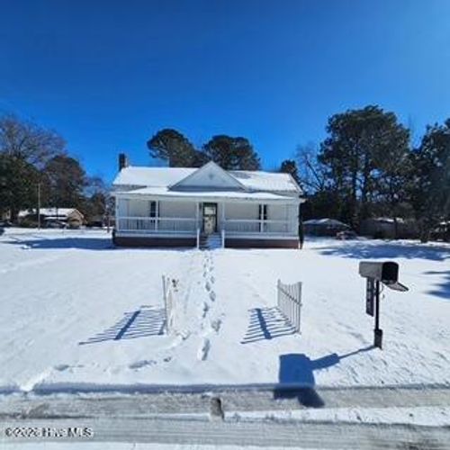 301 S Pender St, Elm City, NC, 27822-8511 | Card Image