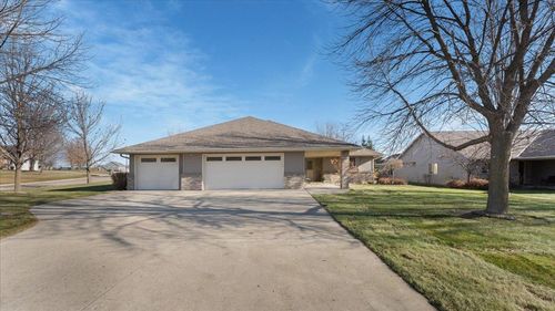 811 Westland St, New London, MN, 56273-4000 | Card Image