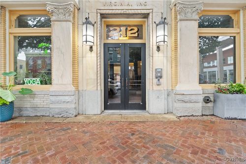 u2d-212 E Clay St, Richmond, VA, 23219-1358 | Card Image