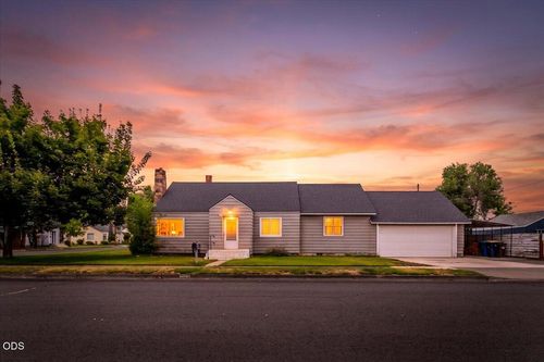 737 Nw Elm Ave, Redmond, OR, 97756-1639 | Card Image