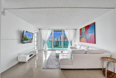 1529 - 100 Bayview Dr, Condo with 2 bedrooms, 2 bathrooms and null parking in Sunny Isles Beach FL | Image 1