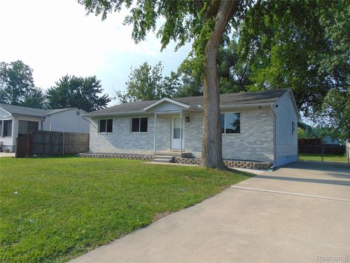 20551 Fenton St, Roseville, MI, 48066-1767 | Card Image