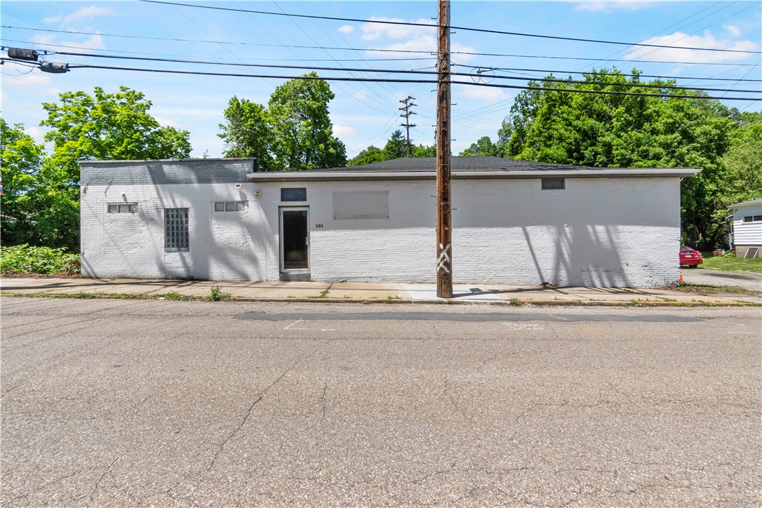 101 Railroad Ave, Carnegie, PA 15106