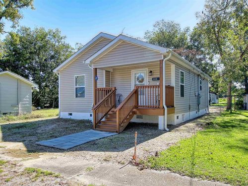 215 W James St, Mullins, SC, 29574-2723 | Card Image