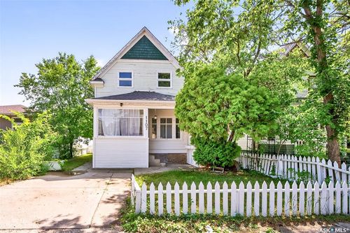 1107 Connaught Ave, Moose Jaw, SK, S6H4B6 | Card Image