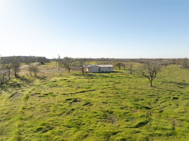2095 Bridal Path Rd, House other with 1 bedrooms, 1 bathrooms and 100 parking in Luling TX | Image 18