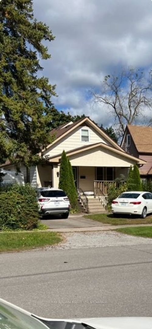 6251 Crawford St, Niagara Falls, ON, L2E5Y5 | Card Image
