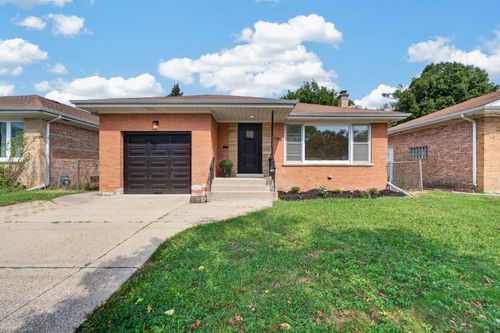 7748 W Oakton St, Niles, IL, 60714-2833 | Card Image