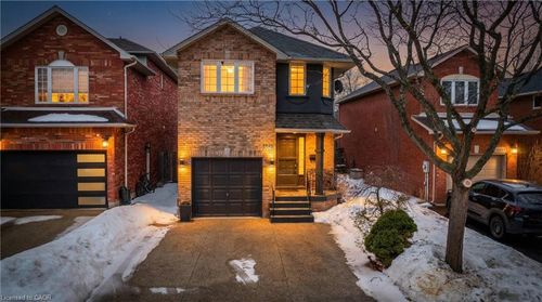 2062 Westmount Drive, Oakville, ON, L6M3P2 | Card Image