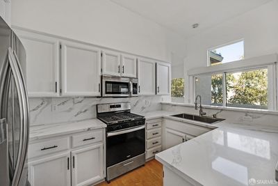 4207 Zevanove Court, Townhouse with 2 bedrooms, 2 bathrooms and 1 parking in Pleasanton CA | Image 2