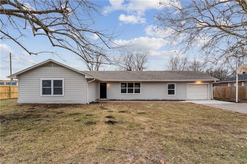 453 W 1st Street, Peculiar, MO, 64078 | Card Image