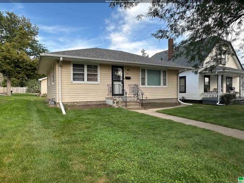 1728 S Lakeport St, Sioux City, IA, 51106-4906 | Card Image