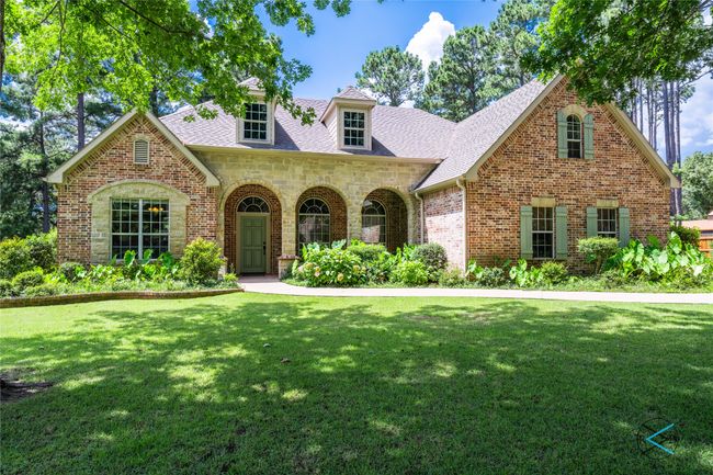 View of front of property featuring a front yard | Image 8