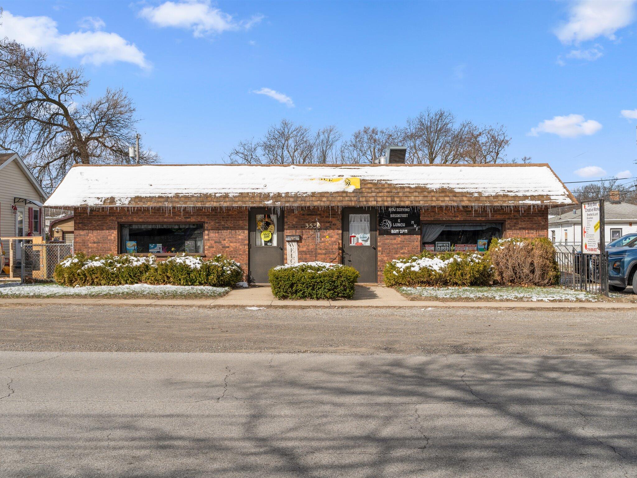 3530 Michigan St, New Chicago, IN 46342-2061