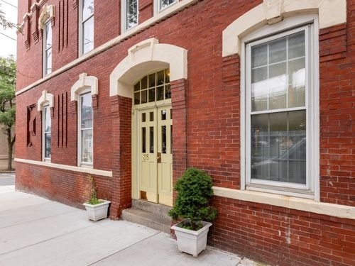 apt-2-35 Chestnut St, Chelsea, MA, 02150-3821 | Card Image