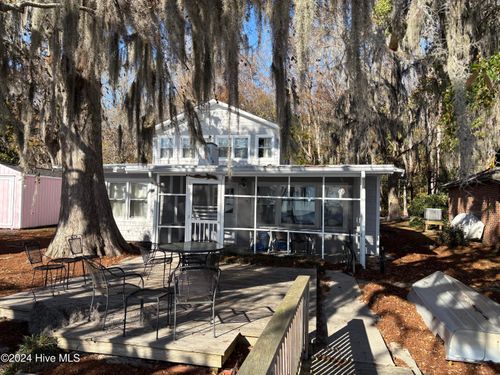 400 Canal Cove Rd, Lake Waccamaw, NC, 28450-1808 | Card Image