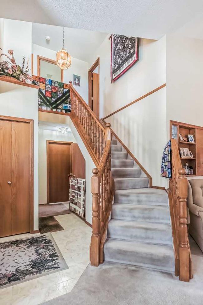 109 Hawkhill Road Nw, Home with 3 bedrooms, 3 bathrooms and 4 parking in Calgary AB | Image 18