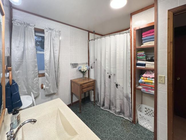 Bathroom.jpg | Image 11