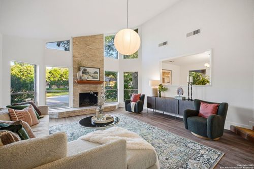 6302 Cypress Crk, Windcrest, TX, 78239-2701 | Card Image