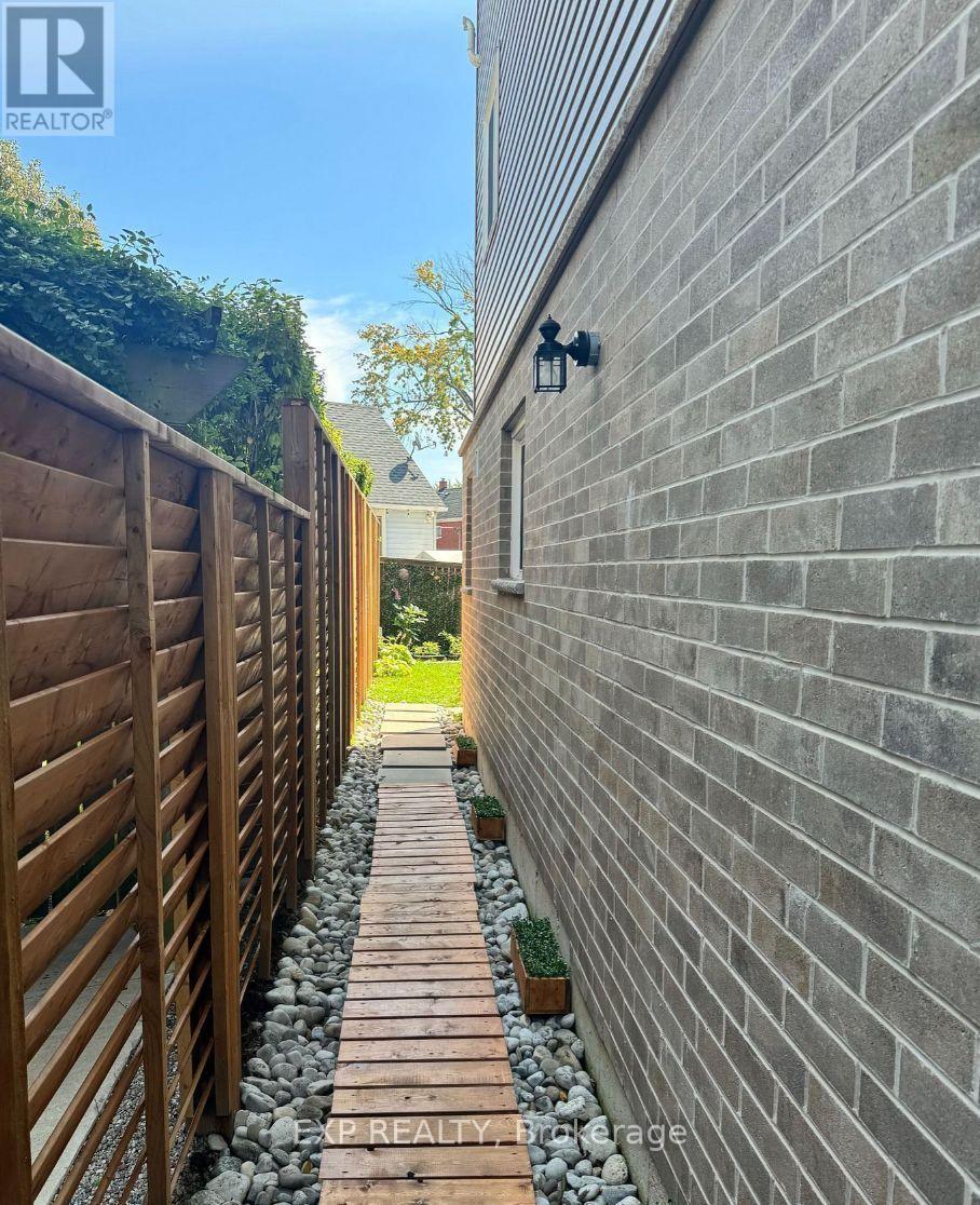 Residential Lease in Welland (Broadway) 3