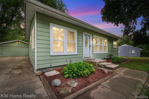 2042 Orland, Wixom, MI, 48393 | Card Image
