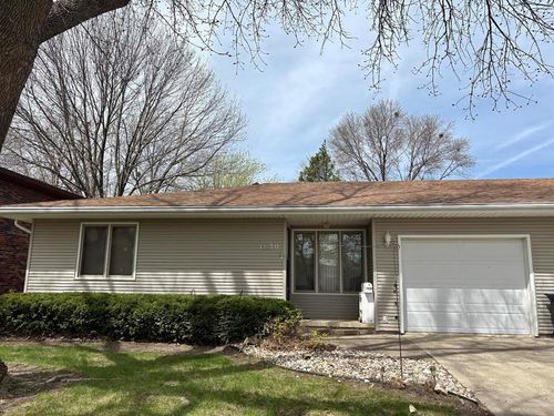 1630 Knollcrest Dr, Fort Dodge, IA, 50501-8030 | Card Image
