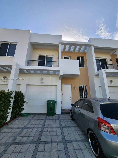 7227 Nw 103rd Path, Doral, FL, 33178-4417 | Card Image