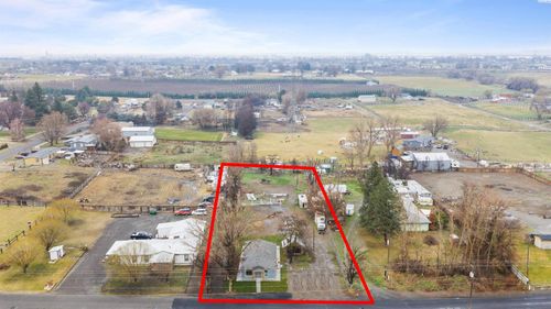 201106 E Perkins Rd, Kennewick, WA, 99337-6330 | Card Image