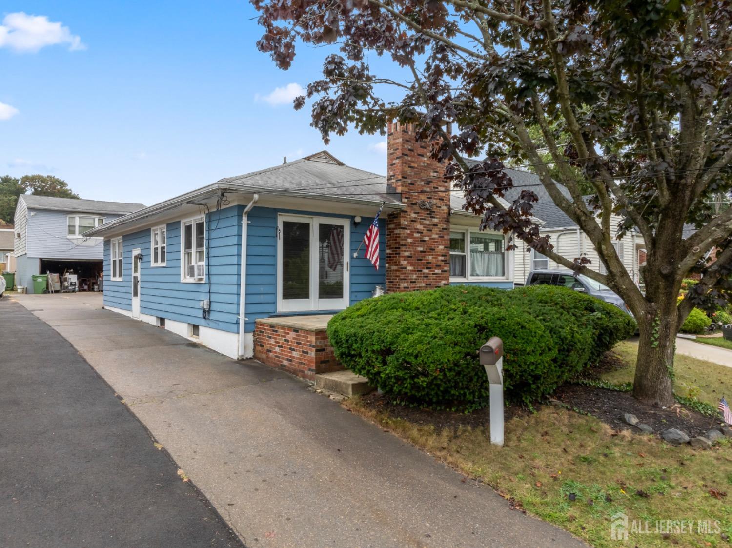 Edward St, Sayreville, NJ 08872