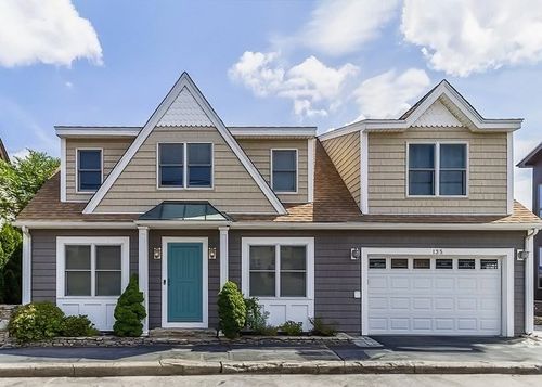 135 Lake Ave, Worcester, MA, 01604-1136 | Card Image