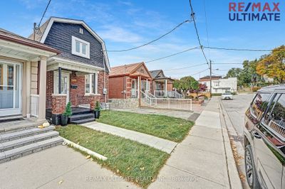 240 Rosethorn Ave, House other with 3 bedrooms, 4 bathrooms and 2 parking in Toronto ON | Image 2