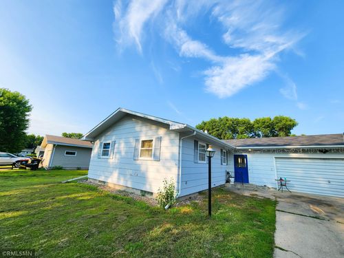 307 Smith Dr, Redwood Falls, MN, 56283-1928 | Card Image