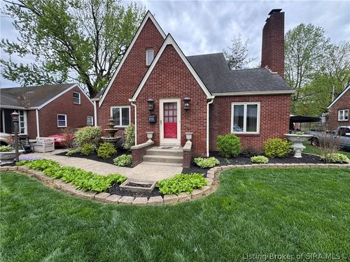 405 Kewanna Dr, Jeffersonville, IN, 47130-4807 | Card Image