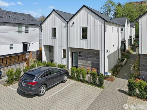b-10354 Wallingford Ave N, Seattle, WA, 98133-9440 | Card Image