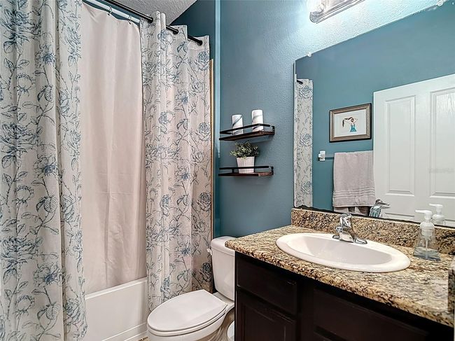 secondary bath | Image 25