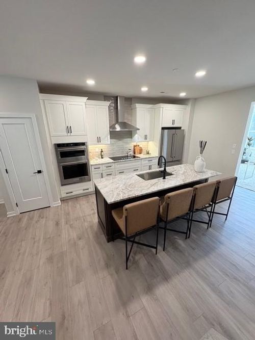 16 Grayson Ln, DOWNINGTOWN, PA, 19335-2066 | Card Image